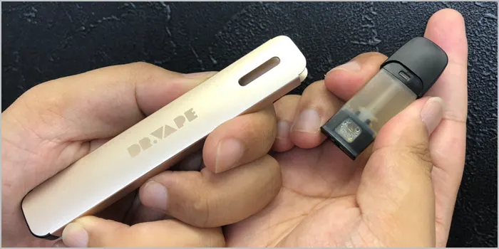 ドクターベイプ2とカートリッジを持っている画像