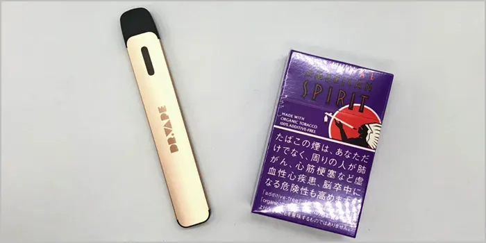 ドクターベイプ2と紙巻きタバコを並べた画像