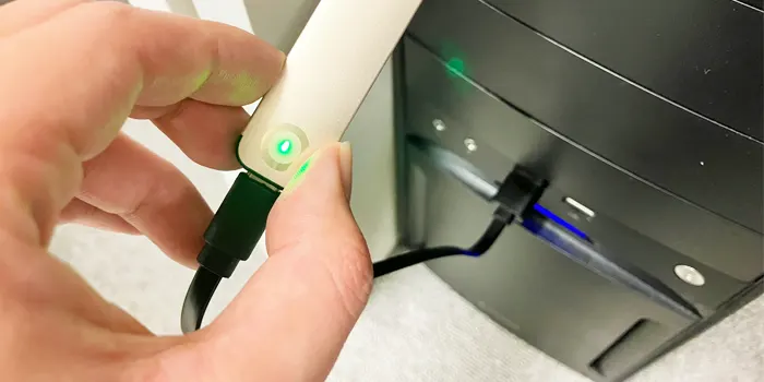 ドクターベイプ2本体と電源を接続する