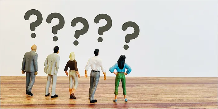 疑問符を浮かべた人々