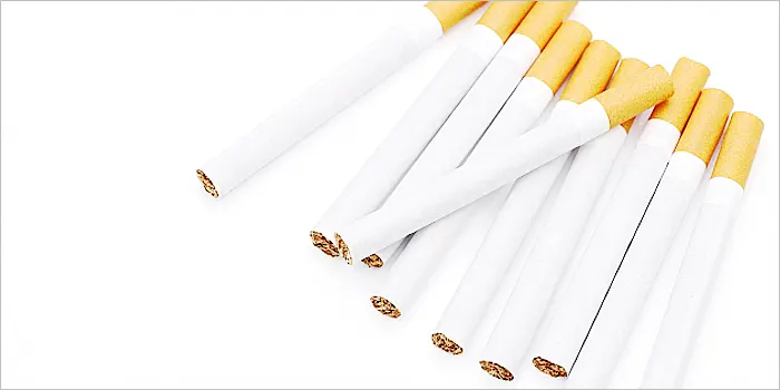 並べた紙巻きタバコ