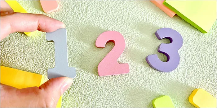 数字の1から3を並べた写真