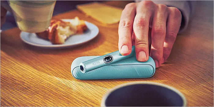 テーブルに置かれたアイコスイルマアイプライム