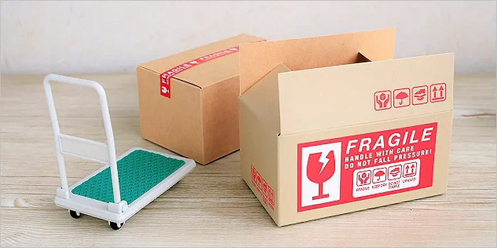 ダンボールと台車