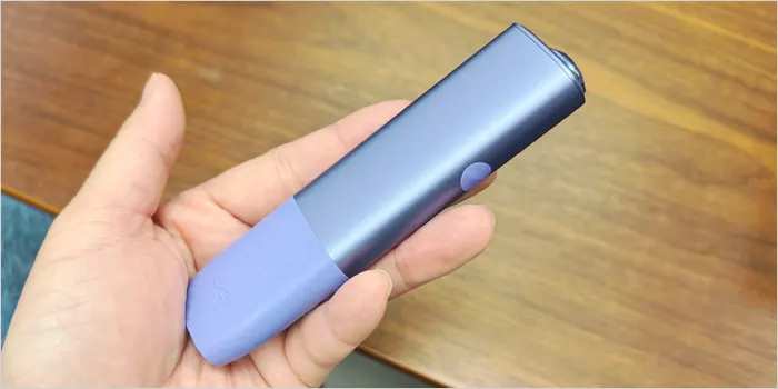 アイコスイルマアイワン本体を持つ手