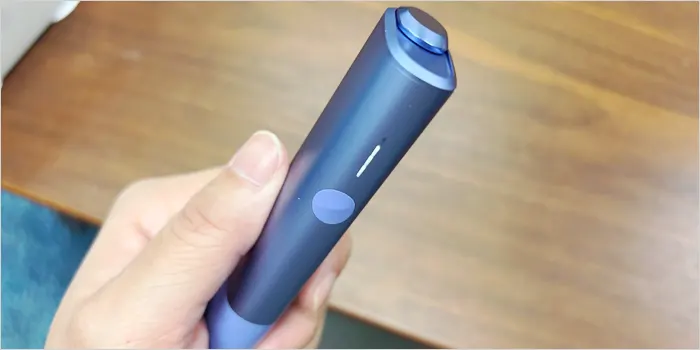 アイコスイルマアイワン本体を持つ手