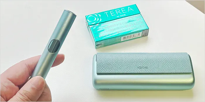 アイコスイルマアイプライムを持つ手