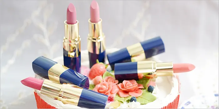 並べられた口紅