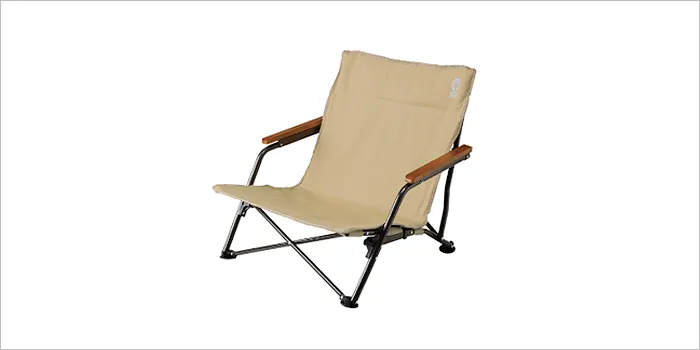 焚き火のそばで使えるひくめのチェア