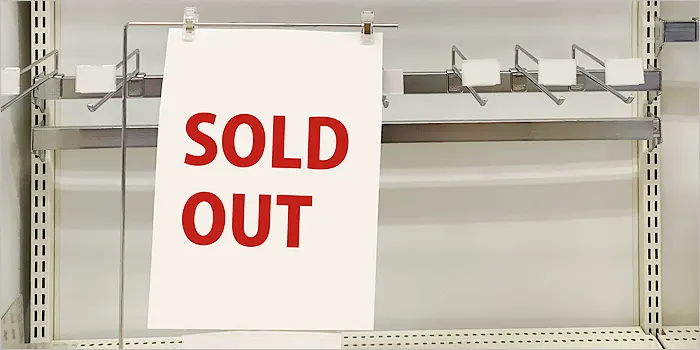 空っぽの売り場とソールドアウトの文字